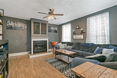 1334 E 9th St, Davenport, IA 52803 - photo 3