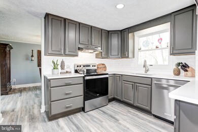 15328 Edgehill Dr, Dumfries, VA 22025 - photo 3