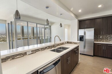 5670 Wilshire Blvd unit PH3, Los Angeles, CA 90036 - photo 4