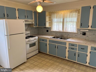 220 W Spring St, Bechtelsville, PA 19505 - photo 4