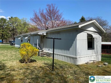 206 Creekside Manor Dr, Lehighton, PA 18235 - photo 2