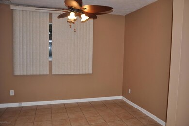 2610 Lourdes Dr W, Jacksonville, FL 32210 - photo 4