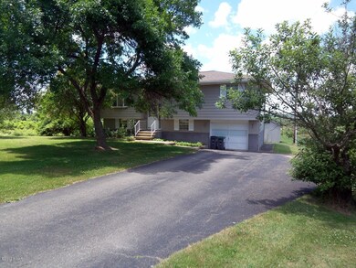 557 Ridge Ave, Hawley, PA 18428 - photo 2