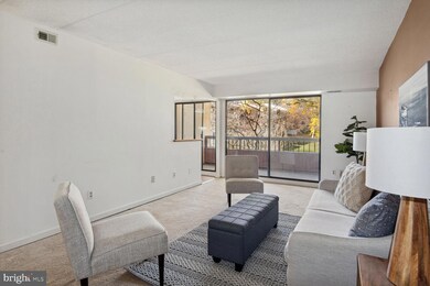 5715 Harpers Farm Rd unit D, Columbia, MD 21044 - photo 2