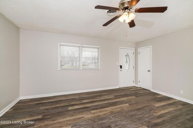 004-photo-living-room-10731201