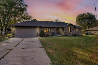 119 N Oak Grove, Marshfield, MO 65706 - photo 7