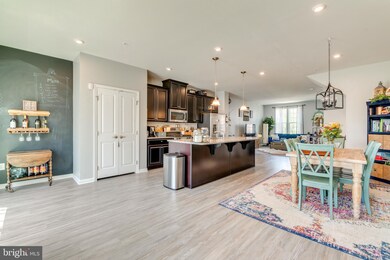 4925 Arborgate Cir, Halethorpe, MD 21227 - photo 3