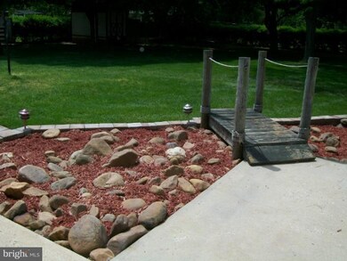 1360 Brenda Dr, Greencastle, PA 17225 - photo 6