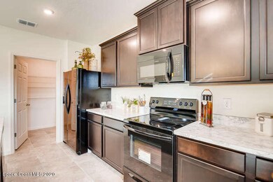 Galen-small-004-002-Kitchen-666x445-72dp