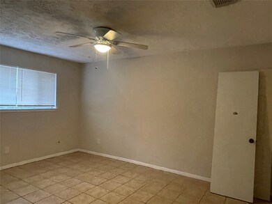 10106 Heather Hill Dr, Houston, TX 77086 - photo 4