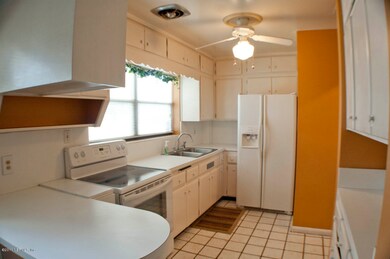 7062 Holiday Rd N, Jacksonville, FL 32216 - photo 7