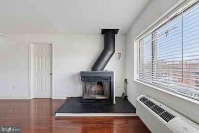 200 10 Lombard St unit 804, Philadelphia, PA 19147 - photo 7