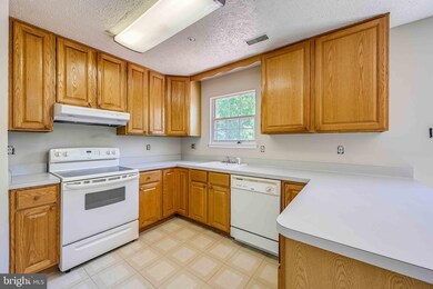 9217 Howland Rd, Laurel, MD 20723 - photo 7