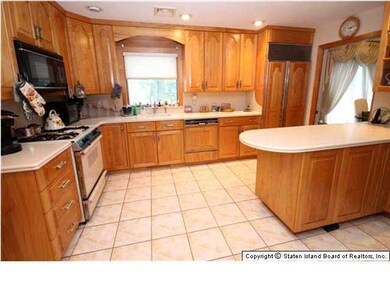 70 Rathbun Ave, Staten Island, NY 10312 - photo 6