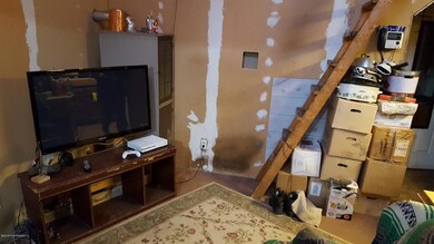 Living Rm to Loft
