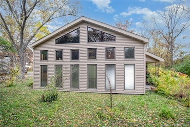 628 W Utica St, Sellersburg, IN 47172 - photo 3