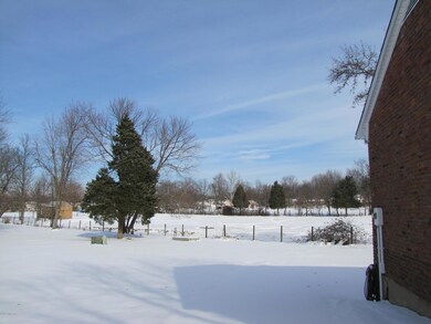 8108 Rosswood Ct, Louisville, KY 40291 - photo 2