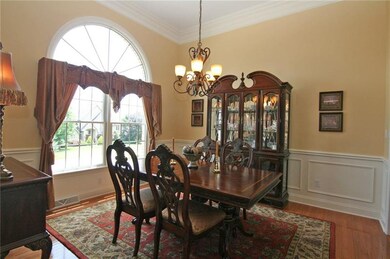 The perfect setting for dinner parties!  The ten-f
