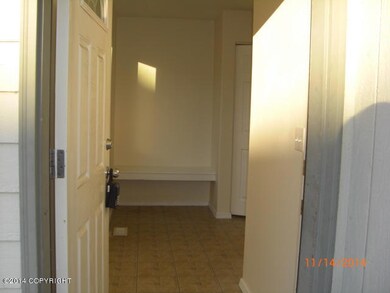 Spacious Entry with Bench