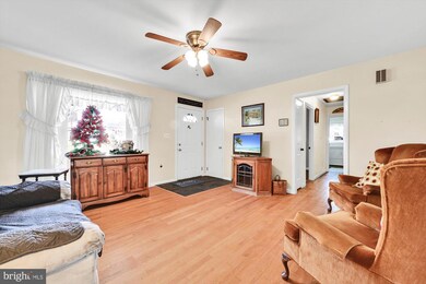 210 E Hemlock St, Palmyra, PA 17078 - photo 7