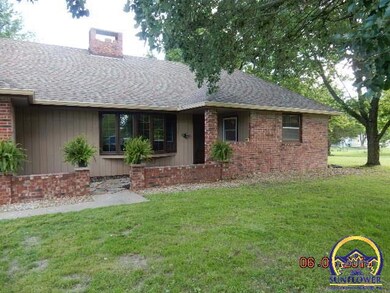 5831 SW 58th St, Topeka, KS 66619 - photo 2