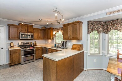 Eat-In Kitchen