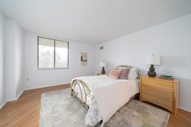 Harmon Cove Tower, Secaucus, NJ 07094 - photo 5