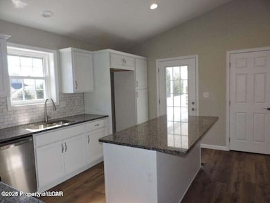 64 Cremard Blvd, Duryea, PA 18642 - photo 4