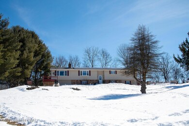 125 Russell Dr, Saylorsburg, PA 18353 - photo 2