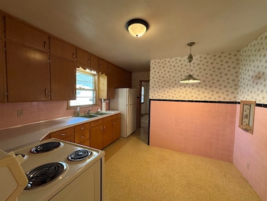 1902 Booth St, Winfield, KS 67156 - photo 6