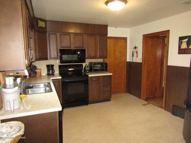 317 Spruce St, Walnutport, PA 18088 - photo 6