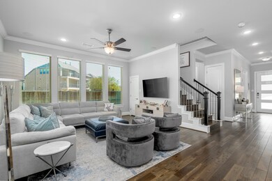 1118 Shepherd Oaks Dr, Houston, TX 77018 - photo 2