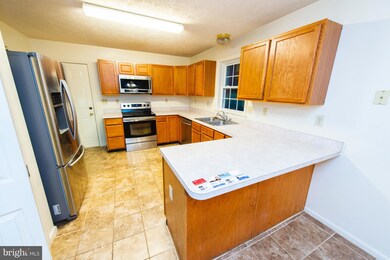 7514 Regency Glen Dr, Fredericksburg, VA 22407 - photo 5