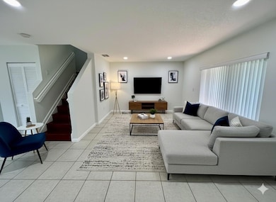 This picture has AI virtual staging.