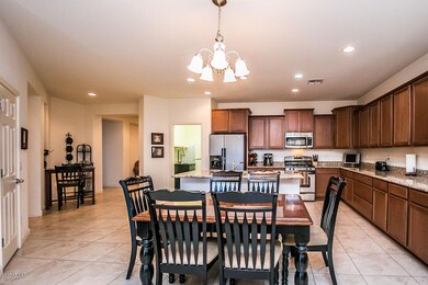 2232 E Gillcrest Rd-10