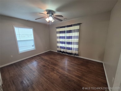 319 N Hogan St, Pryor, OK 74361 - photo 5