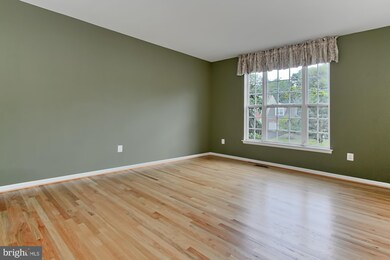 8938 Highgrove Ct, Lorton, VA 22079 - photo 7