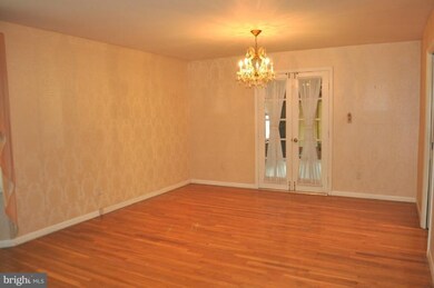 903 Fairway Dr NE, Vienna, VA 22180 - photo 5