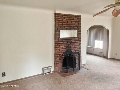 561-940744-living room (2)