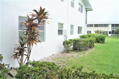 269 Camden L, West Palm Beach, FL 33417 - photo 3