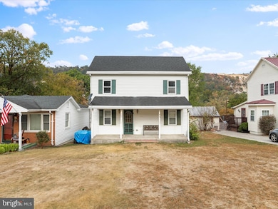 739 Harrison Ave, Berkeley Springs, WV 25411 - photo 2