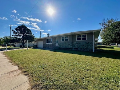 2223 W 17th St, Grand Island, NE 68803 - photo 3