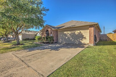 699 Columbia St, Alvin, TX 77511 - photo 4