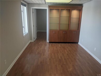 2710 William Penn Hwy unit 2nd Floor, Easton, PA 18045 - photo 4