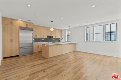 14535 Killion St, Sherman Oaks, CA 91411 - photo 2