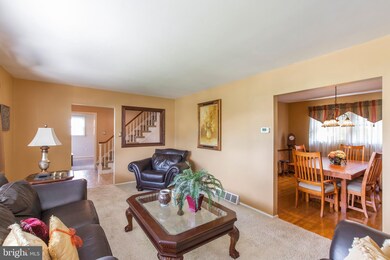 418 Farnsworth Dr, Broomall, PA 19008 - photo 4