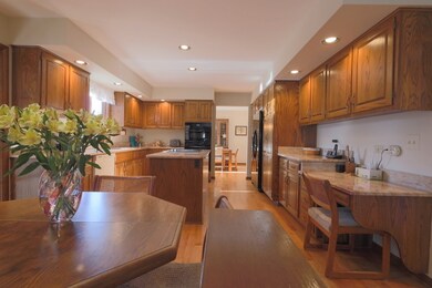 1450 Lantern Cir, Naperville, IL 60540 - photo 3