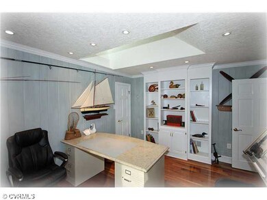 Studio/Study/Office - Office/Den with Hardwood Flo