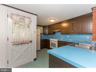 212 Mary St, Downingtown, PA 19335 - photo 5