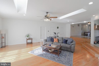 9219 Brian Dr, Vienna, VA 22180 - photo 4